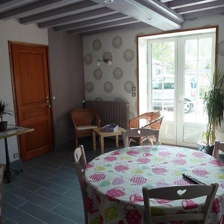 Bed and Breakfast Les Volets Bleus Saint-Martin-des-Entrees Экстерьер фото