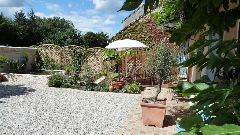 Bed and Breakfast Les Volets Bleus Saint-Martin-des-Entrees Номер фото