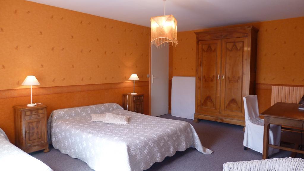 Bed and Breakfast Les Volets Bleus Saint-Martin-des-Entrees Номер фото